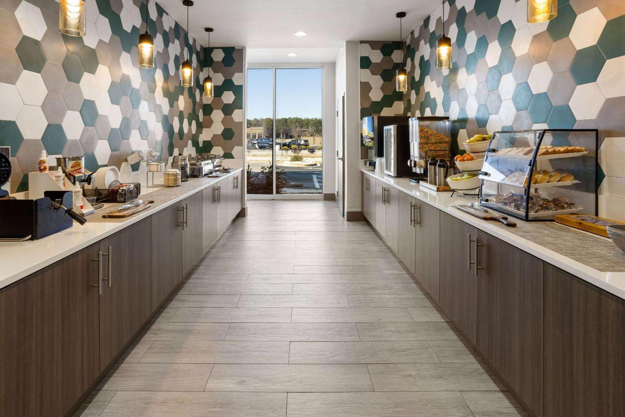La Quinta Inn & Suites By Wyndham Locust Grove Buitenkant foto