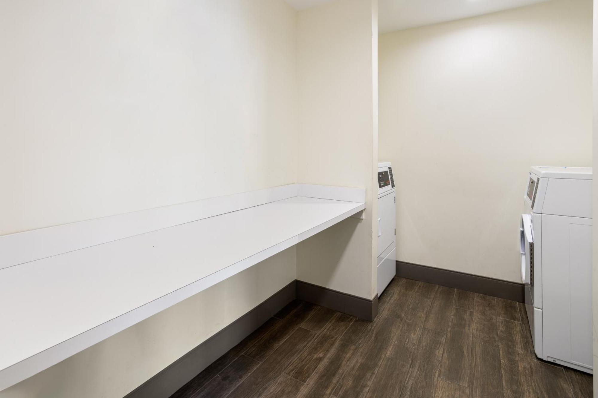 La Quinta Inn & Suites By Wyndham Locust Grove Buitenkant foto